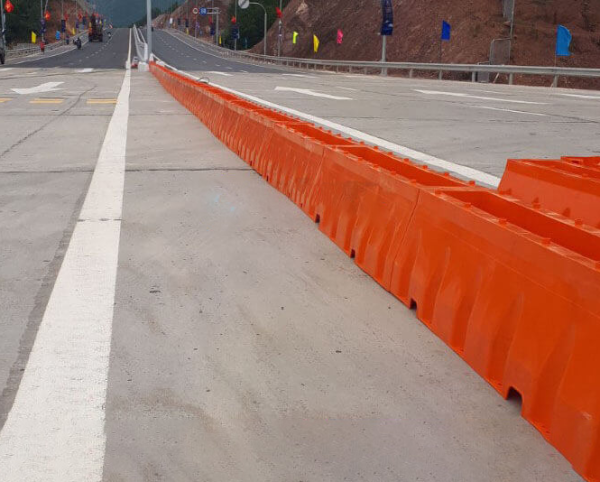 Dải phân cách giao thông HDPE
